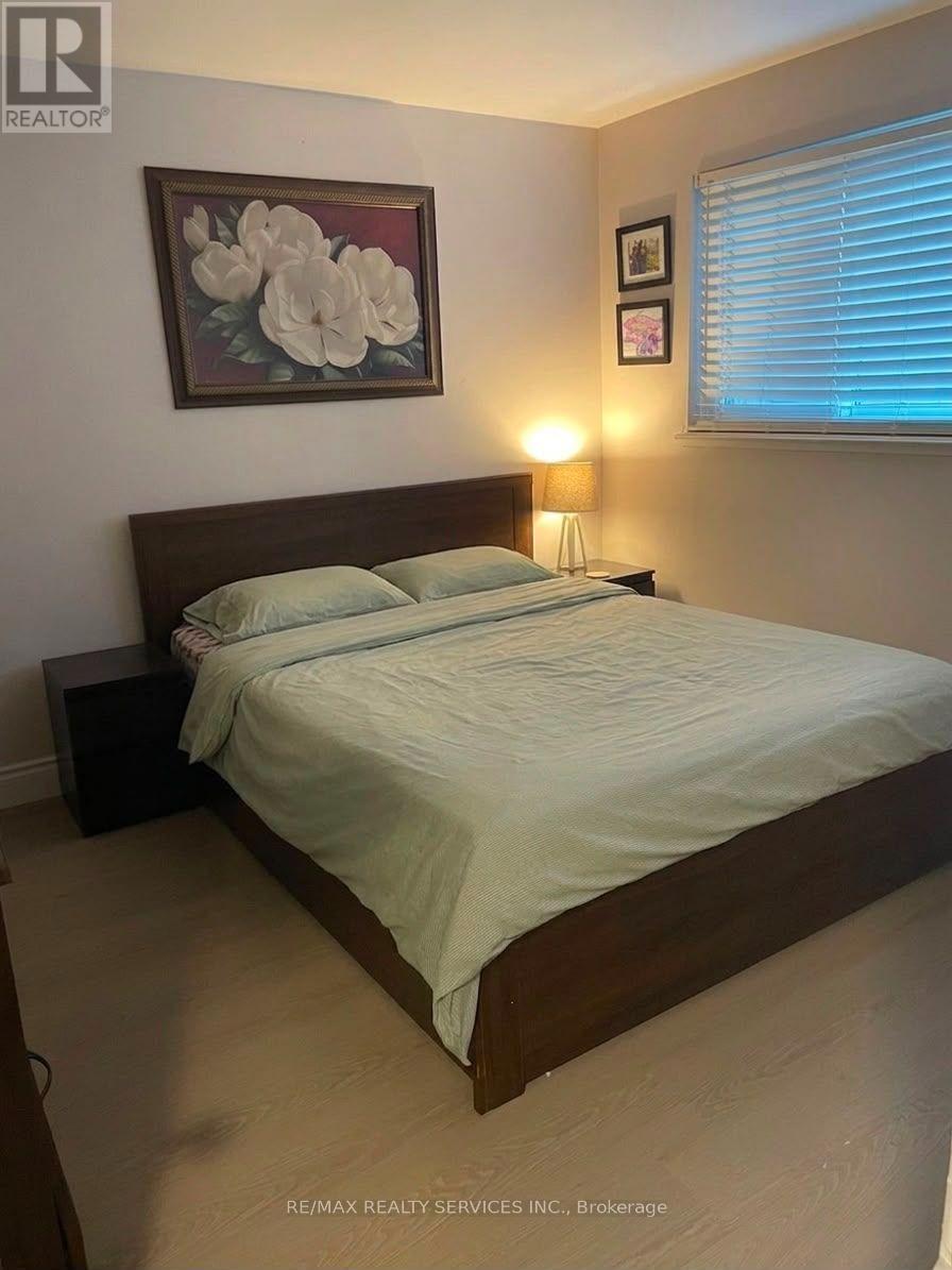 34 Watson Crescent, Brampton, Ontario  L6W 1E7 - Photo 4 - W13631632