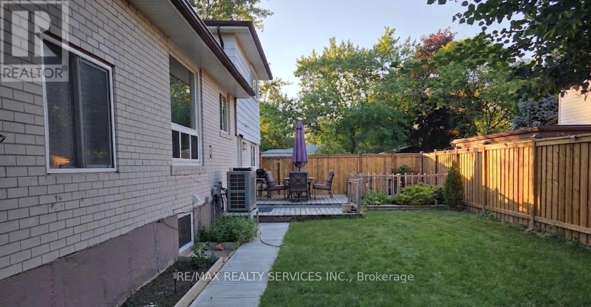 34 Watson Crescent, Brampton, Ontario  L6W 1E7 - Photo 8 - W13631632