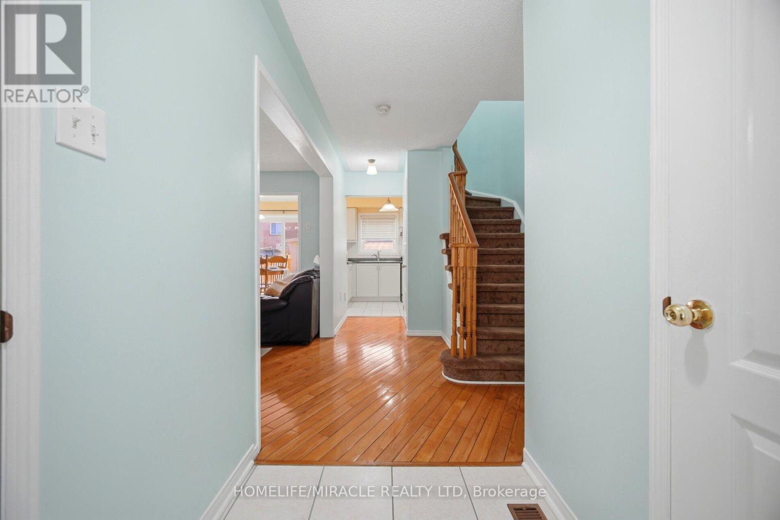 31 Larkspur Road, Brampton, Ontario  L6R 1W8 - Photo 4 - W13477842
