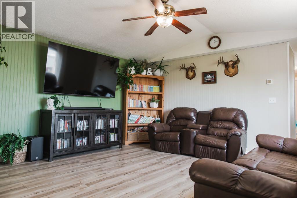 9705 108 Avenue, Clairmont, Alberta  T8X 5E4 - Photo 6 - A2332546