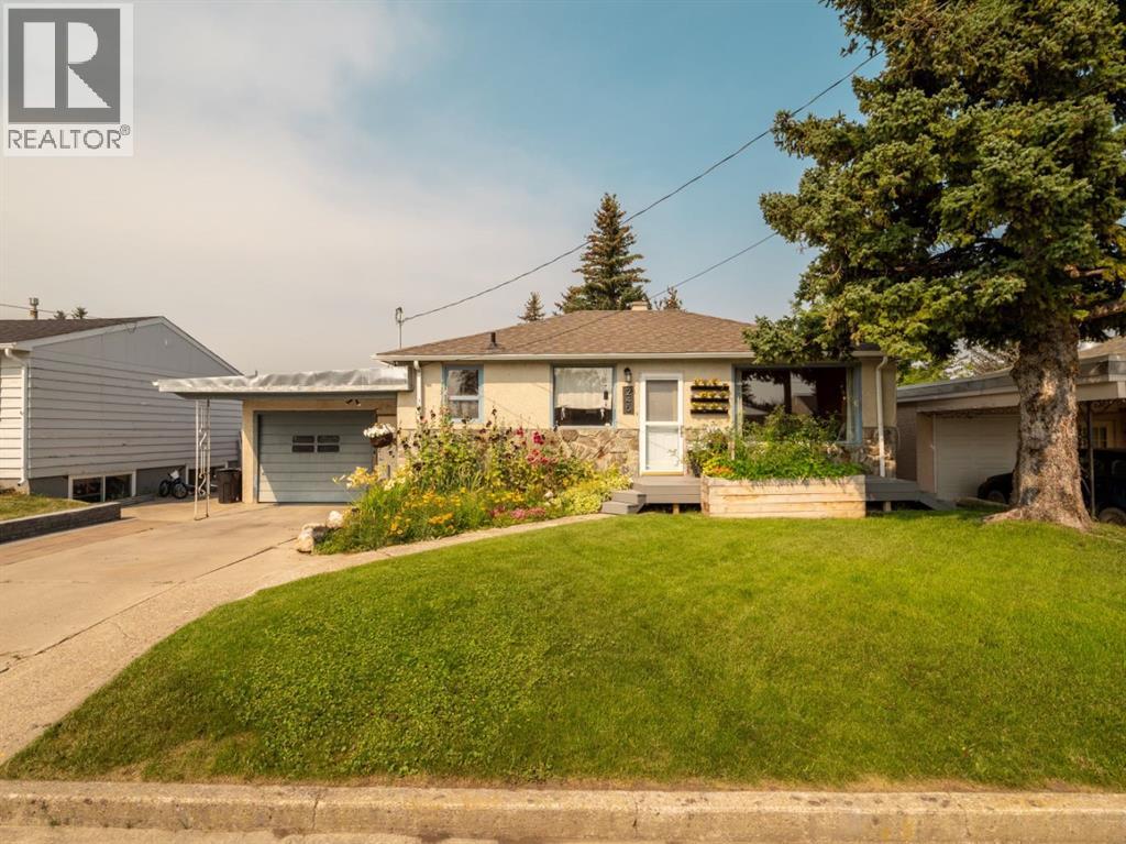 245 4 Street E, Cardston, Alberta