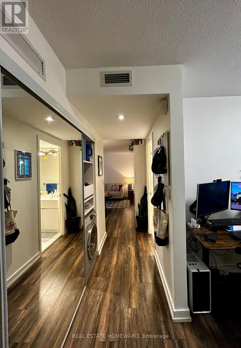331 - 15 Iceboat Terrace, Toronto, Ontario  M5V 4A5 - Photo 2 - C13631682