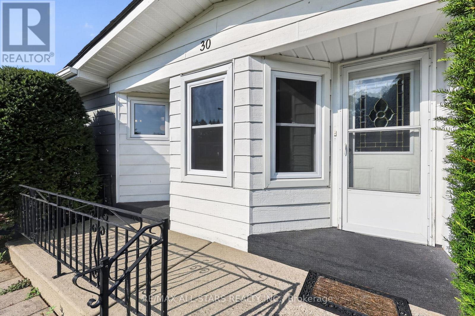 30 Damsel Circle, Georgina, Ontario  L0E 1R0 - Photo 4 - N13631644