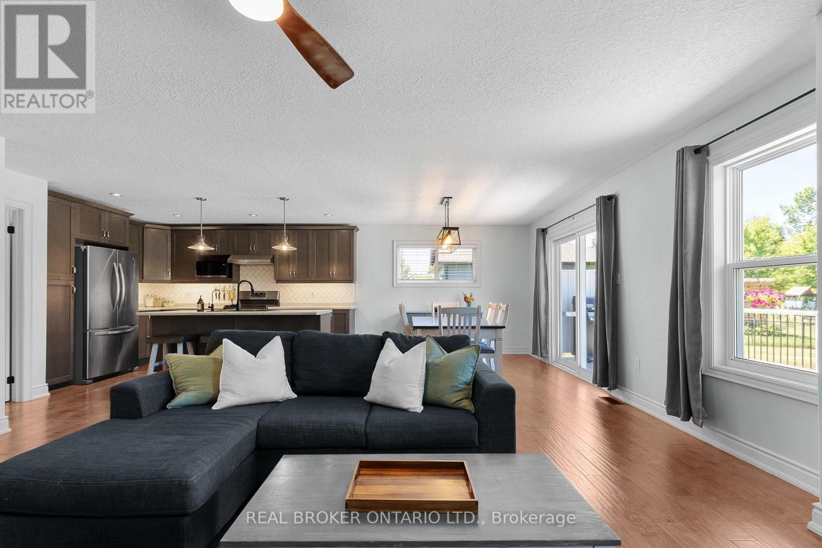 34 Merrington Avenue, Oro-Medonte, Ontario  L3V 0R5 - Photo 6 - S13631698