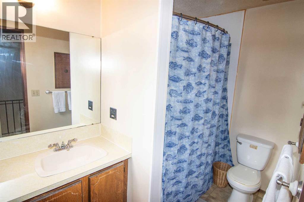 5502 Temple Road NE, Calgary, Alberta  T1Y 3B2 - Photo 15 - A2314706