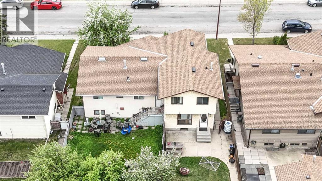 5502 Temple Road NE, Calgary, Alberta  T1Y 3B2 - Photo 3 - A2314706