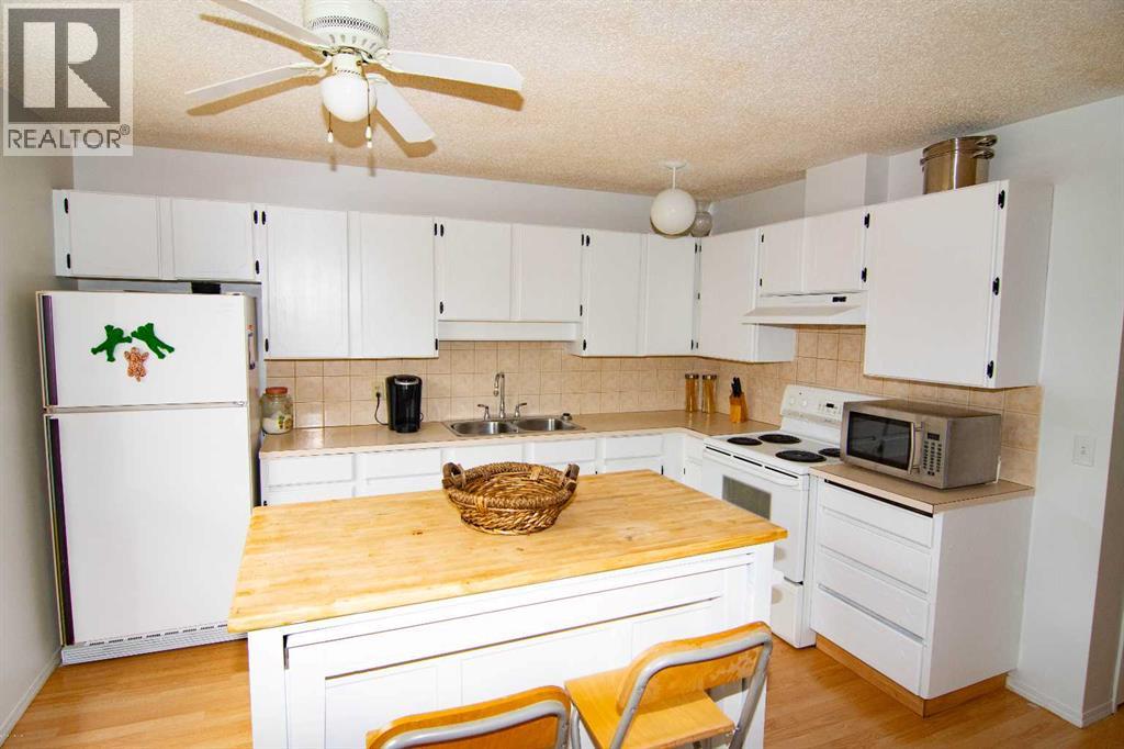 5502 Temple Road NE, Calgary, Alberta  T1Y 3B2 - Photo 6 - A2314706