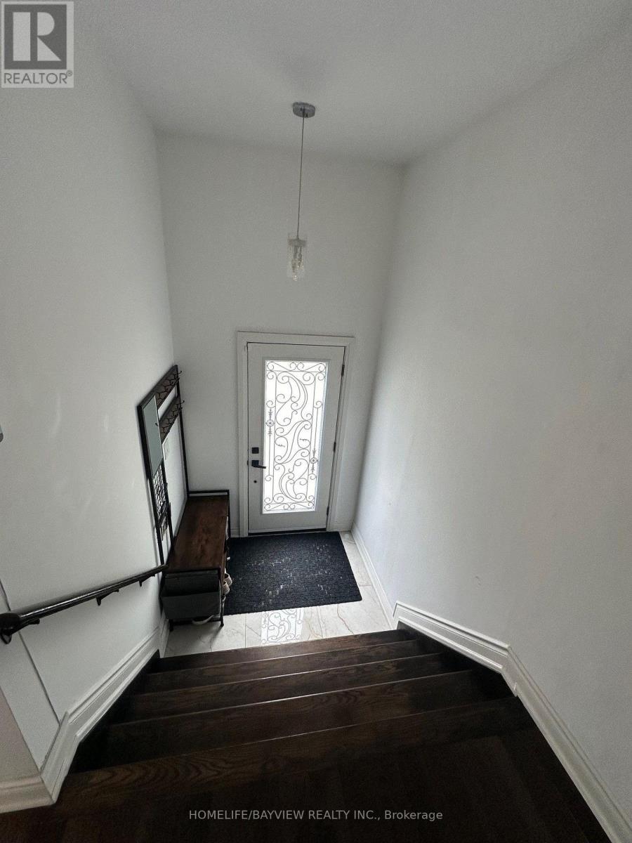 Main - 68 Knighton Drive, Toronto, Ontario  M4A 1W2 - Photo 2 - C13630966