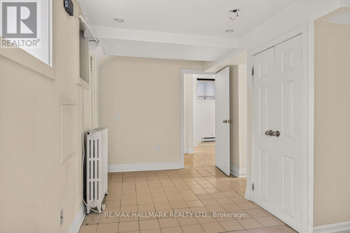 Lower - 483 Parkside Drive, Toronto, Ontario M6R 2Z9 - Photo 12 - W13601064