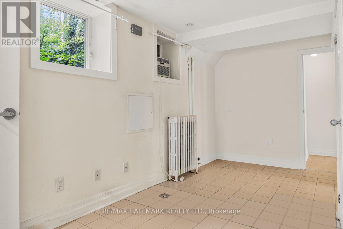 Lower - 483 Parkside Drive, Toronto, Ontario M6R 2Z9 - Photo 13 - W13601064