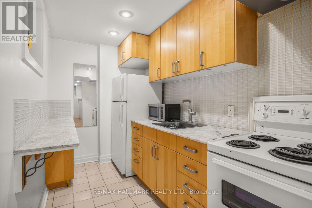 Lower - 483 Parkside Drive, Toronto, Ontario M6R 2Z9 - Photo 5 - W13601064