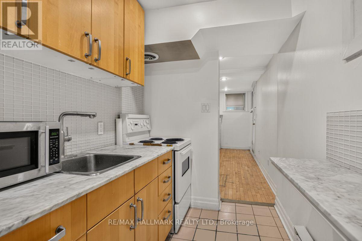 Lower - 483 Parkside Drive, Toronto, Ontario M6R 2Z9 - Photo 6 - W13601064