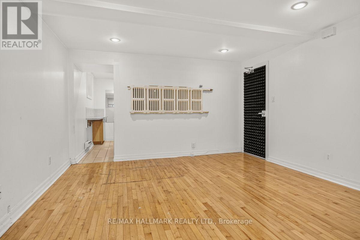 Lower - 483 Parkside Drive, Toronto, Ontario M6R 2Z9 - Photo 4 - W13601064