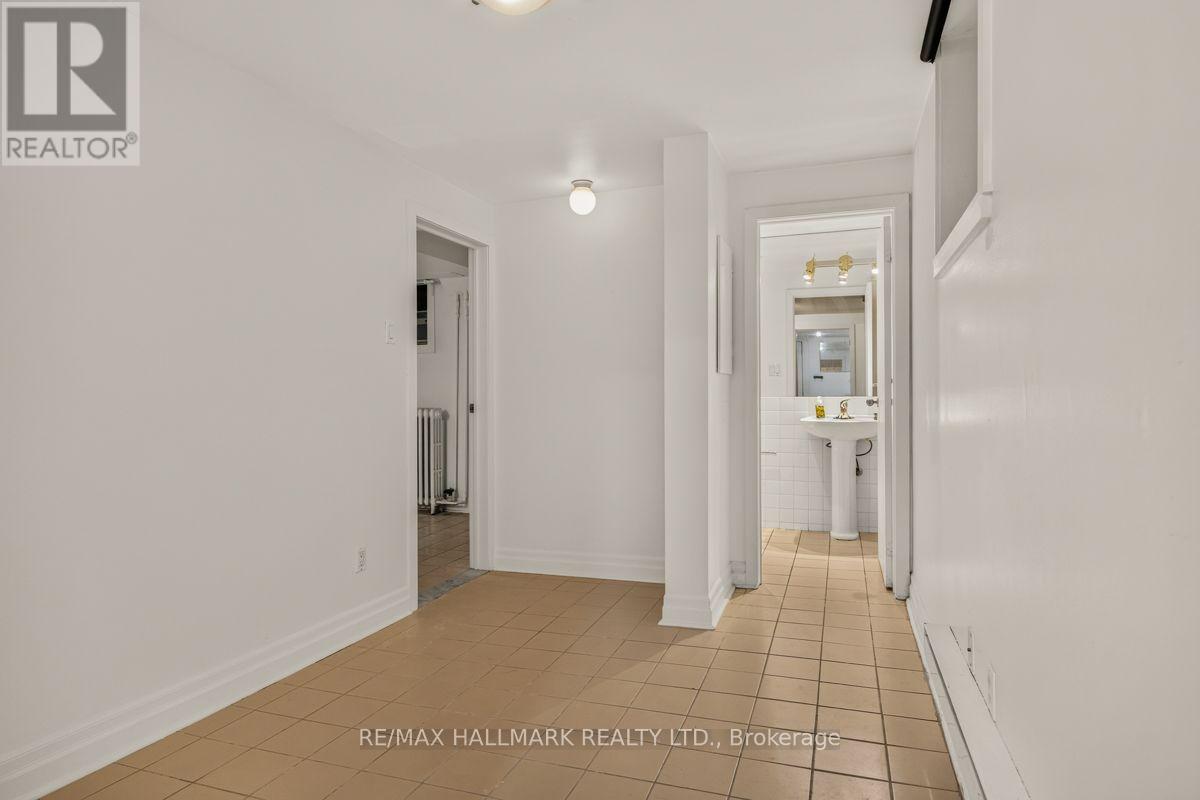 Lower - 483 Parkside Drive, Toronto, Ontario M6R 2Z9 - Photo 7 - W13601064