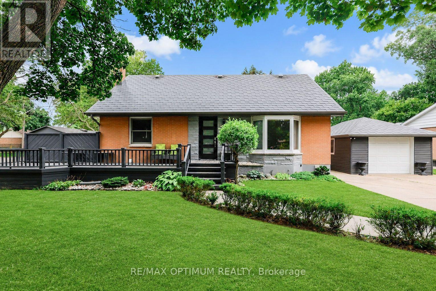 25 BUCKINGHAM ROAD, Sarnia, Ontario