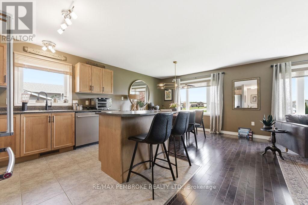 35 Winfield Street, Petawawa, Ontario  K8H 0A2 - Photo 16 - X13631730