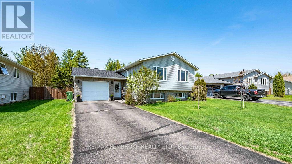 35 Winfield Street, Petawawa, Ontario  K8H 0A2 - Photo 2 - X13631730
