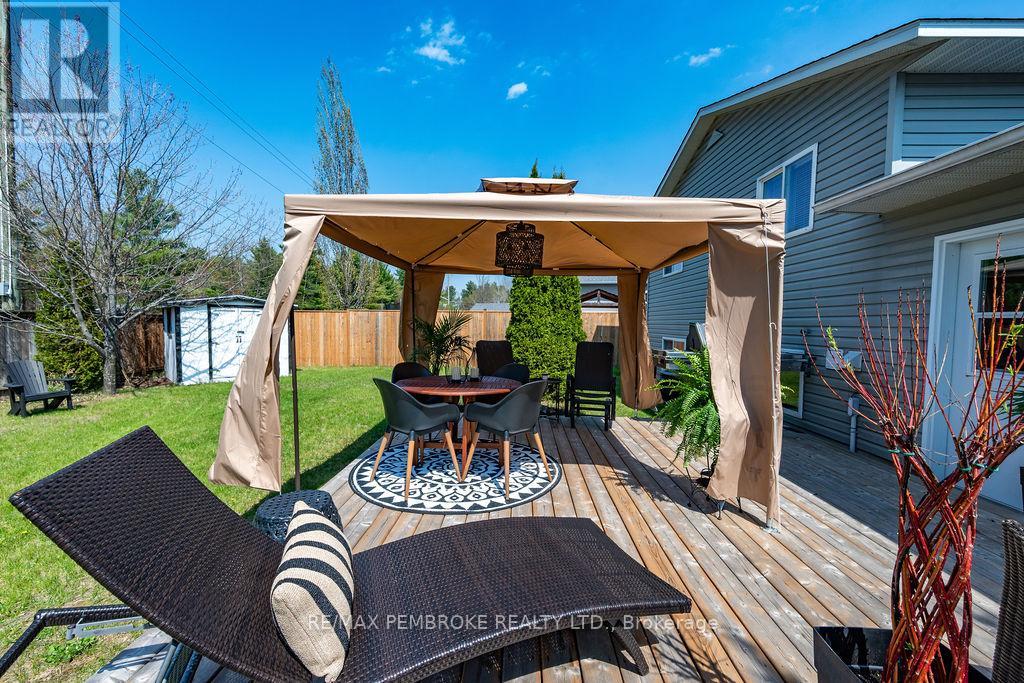 35 Winfield Street, Petawawa, Ontario  K8H 0A2 - Photo 38 - X13631730