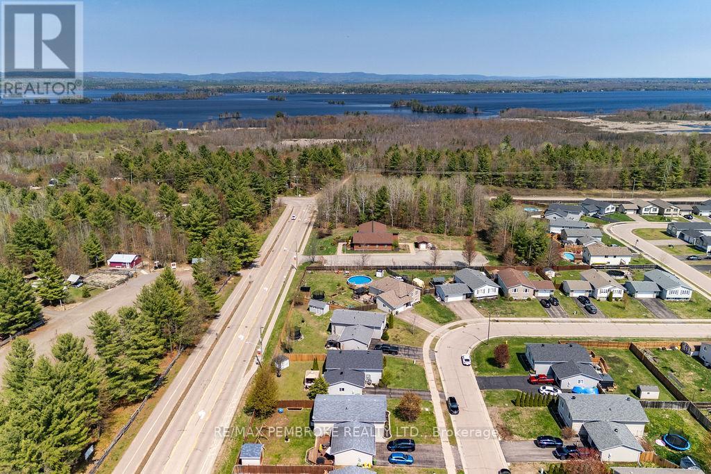 35 Winfield Street, Petawawa, Ontario  K8H 0A2 - Photo 45 - X13631730