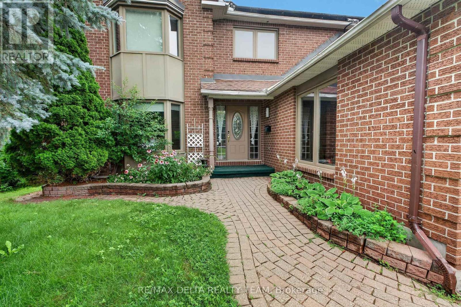 13 Sherk Crescent, Ottawa, Ontario  K2K 2L4 - Photo 2 - X13631710
