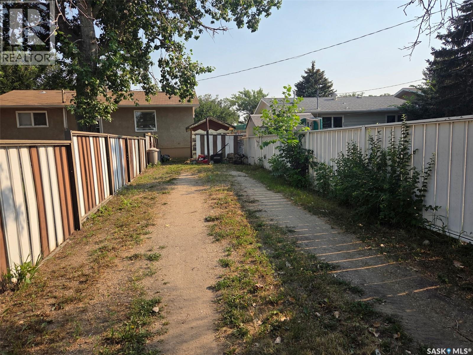 229 4th Avenue E, Gravelbourg, Saskatchewan  S0H 1X0 - Photo 30 - SK044335