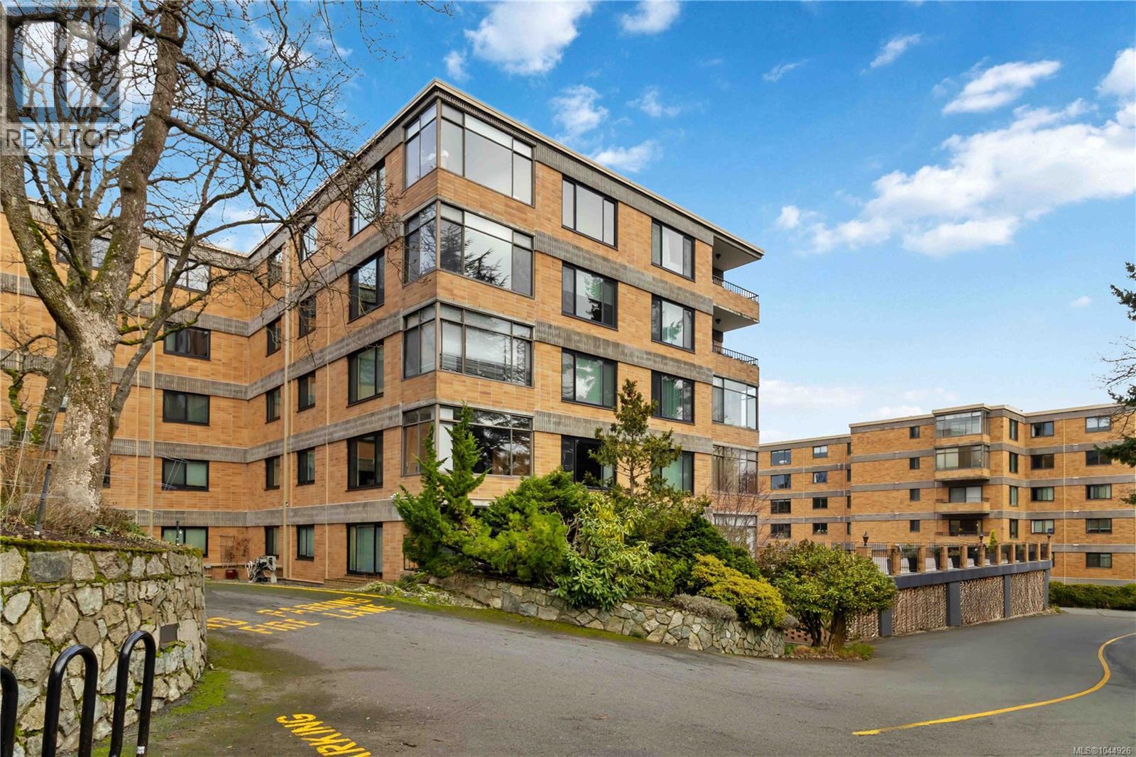 501 2920 Cook St, Victoria, British Columbia V8T 3S7 - Photo 1 - 1044926