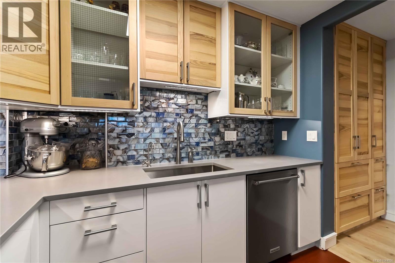 501 2920 Cook St, Victoria, British Columbia V8T 3S7 - Photo 17 - 1044926