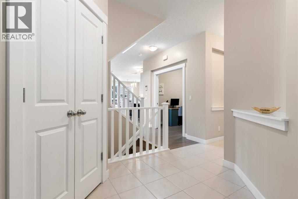 161 Cougar Ridge Close SW, Calgary, Alberta  T3H 0V4 - Photo 6 - A2333902