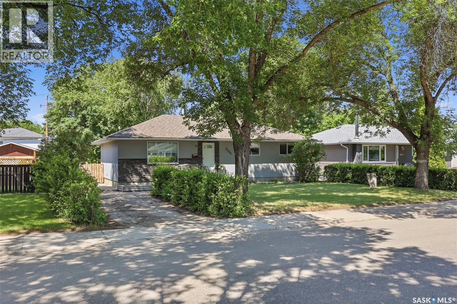 2508 Preston Avenue S, Saskatoon, Saskatchewan S7J 2G4 - Photo 2 - SK044336