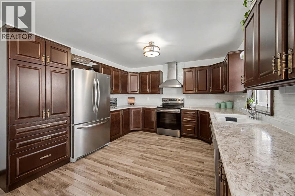 677 Wallace Drive, Carstairs, Alberta  T0M 0N0 - Photo 7 - A2326327