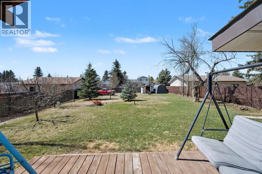 677 Wallace Drive, Carstairs, Alberta  T0M 0N0 - Photo 4 - A2326327