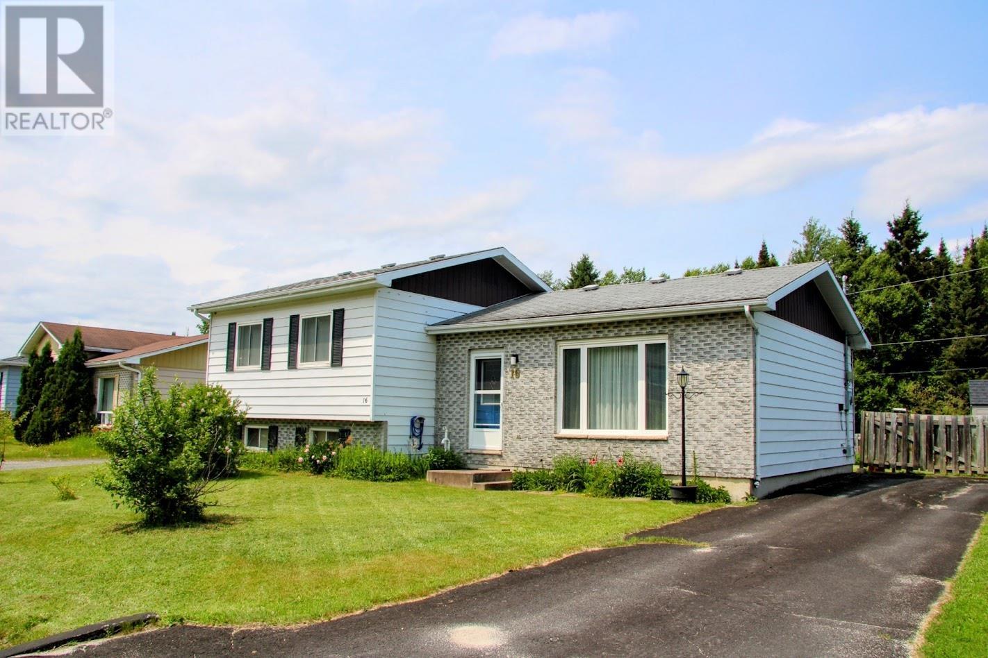 16 Matachewan RD, Manitouwadge, Ontario