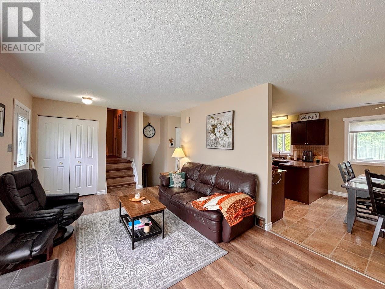 16 Matachewan Rd, Manitouwadge, Ontario  P0T 2C0 - Photo 4 - TB2601742
