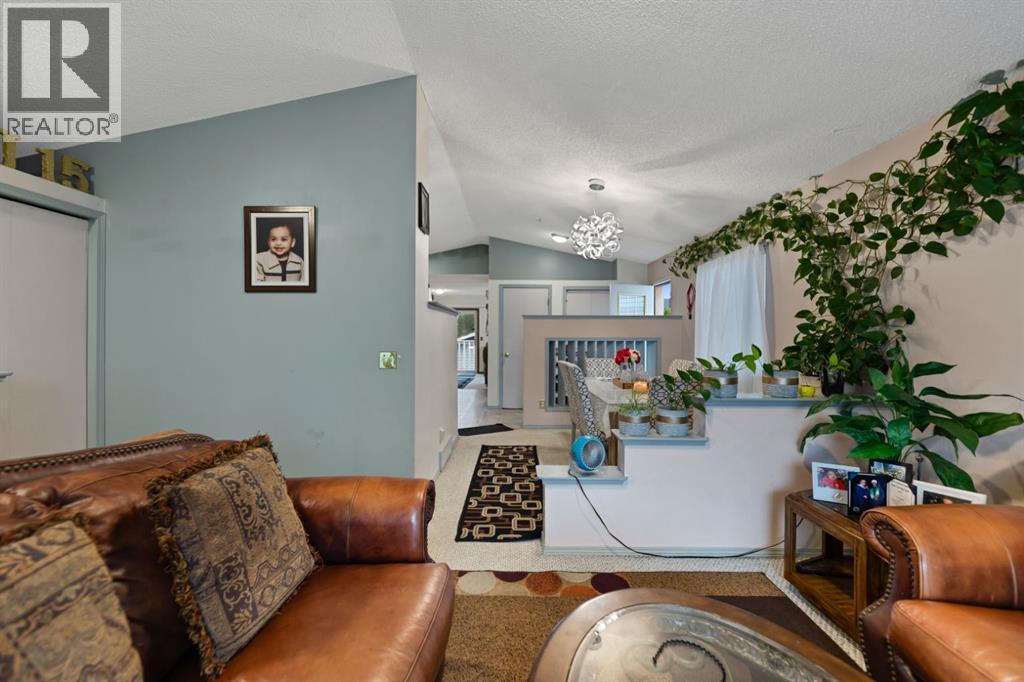 3722 Catalina Boulevard, Calgary, Alberta  T1Y 6W6 - Photo 12 - A2332839
