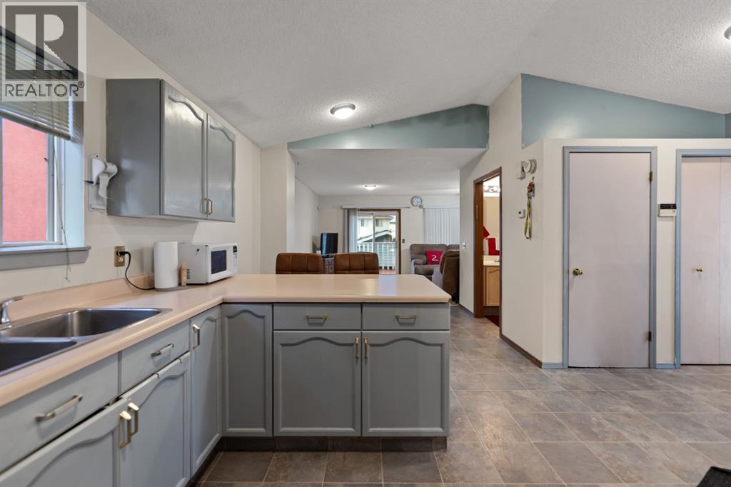 3722 Catalina Boulevard, Calgary, Alberta  T1Y 6W6 - Photo 17 - A2332839