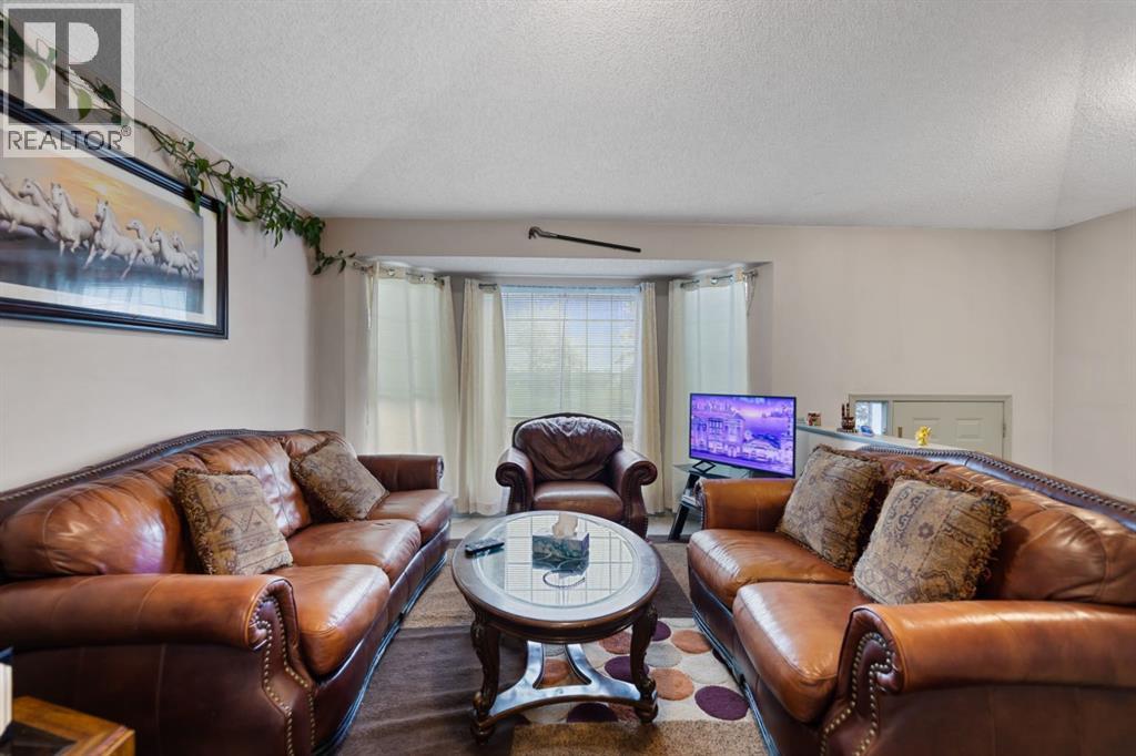 3722 Catalina Boulevard, Calgary, Alberta  T1Y 6W6 - Photo 11 - A2332839