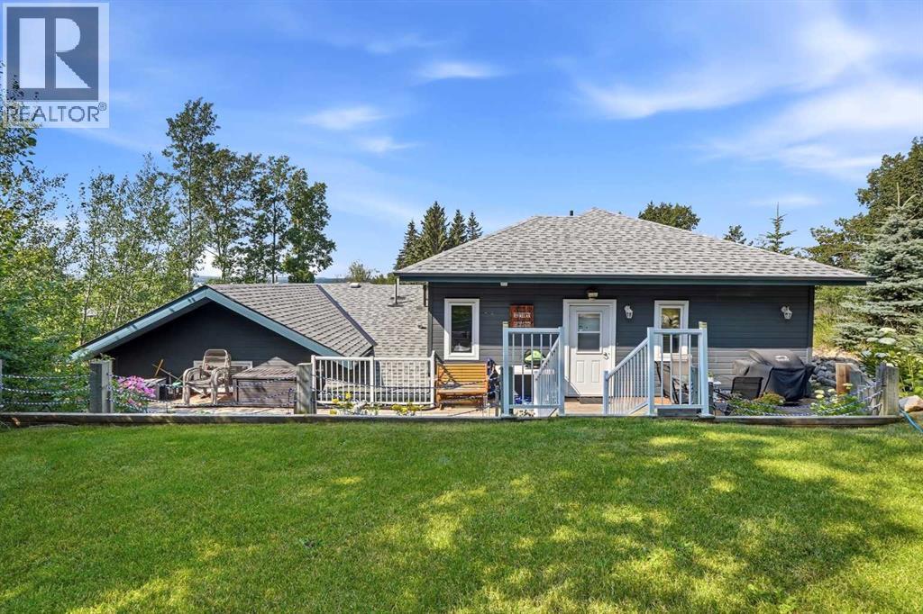 707 Elk Street, Sunbreaker Cove, Alberta  T0C 0J0 - Photo 3 - A2334041