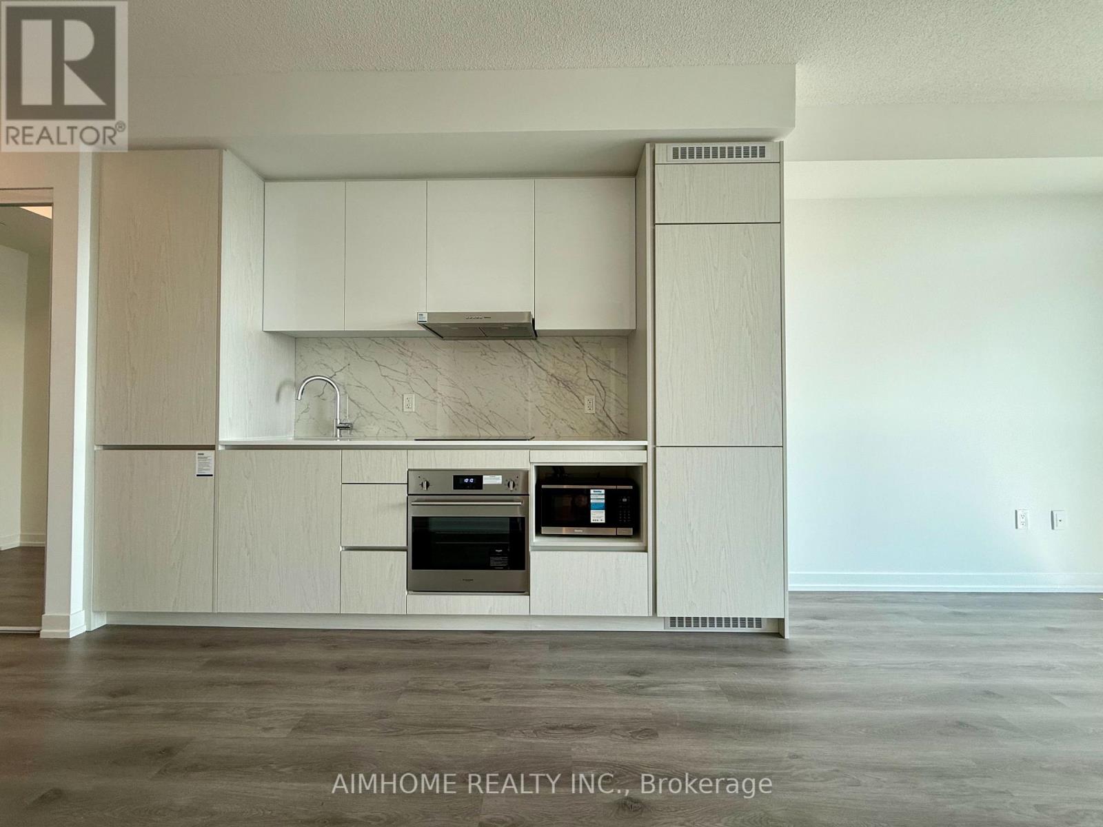 3207 - 28 Interchange Way, Vaughan, Ontario L4K 0P8 - Photo 3 - N13631836
