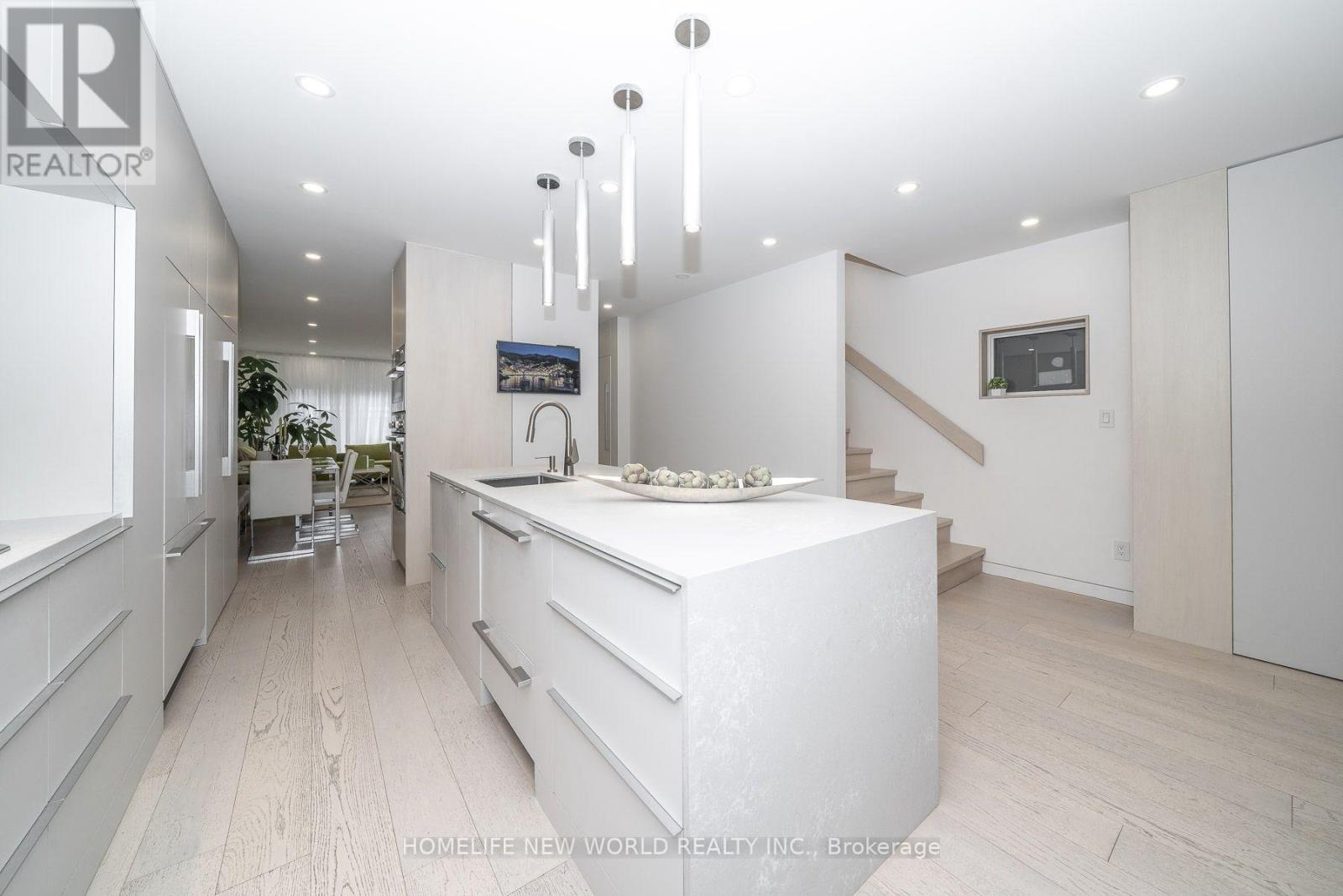 30 Carling Avenue, Toronto, Ontario  M6G 3S1 - Photo 6 - W13631832