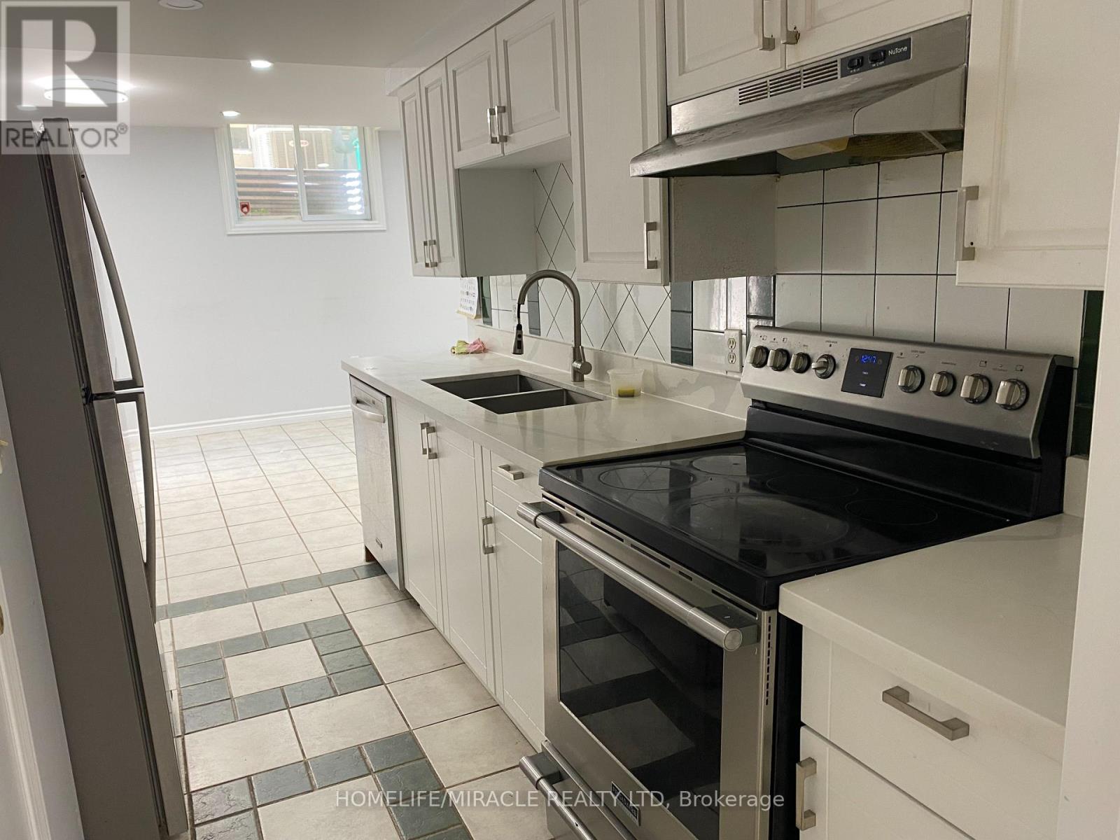 Basement - 204 Delaney Drive, Ajax, Ontario  L1T 2B4 - Photo 12 - E13497472