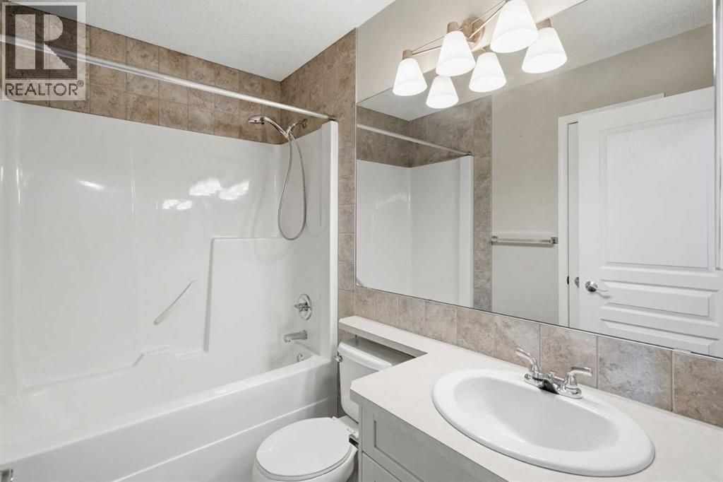 72 Auburn Bay Boulevard SE, Calgary, Alberta  T3M 0V7 - Photo 17 - A2322612