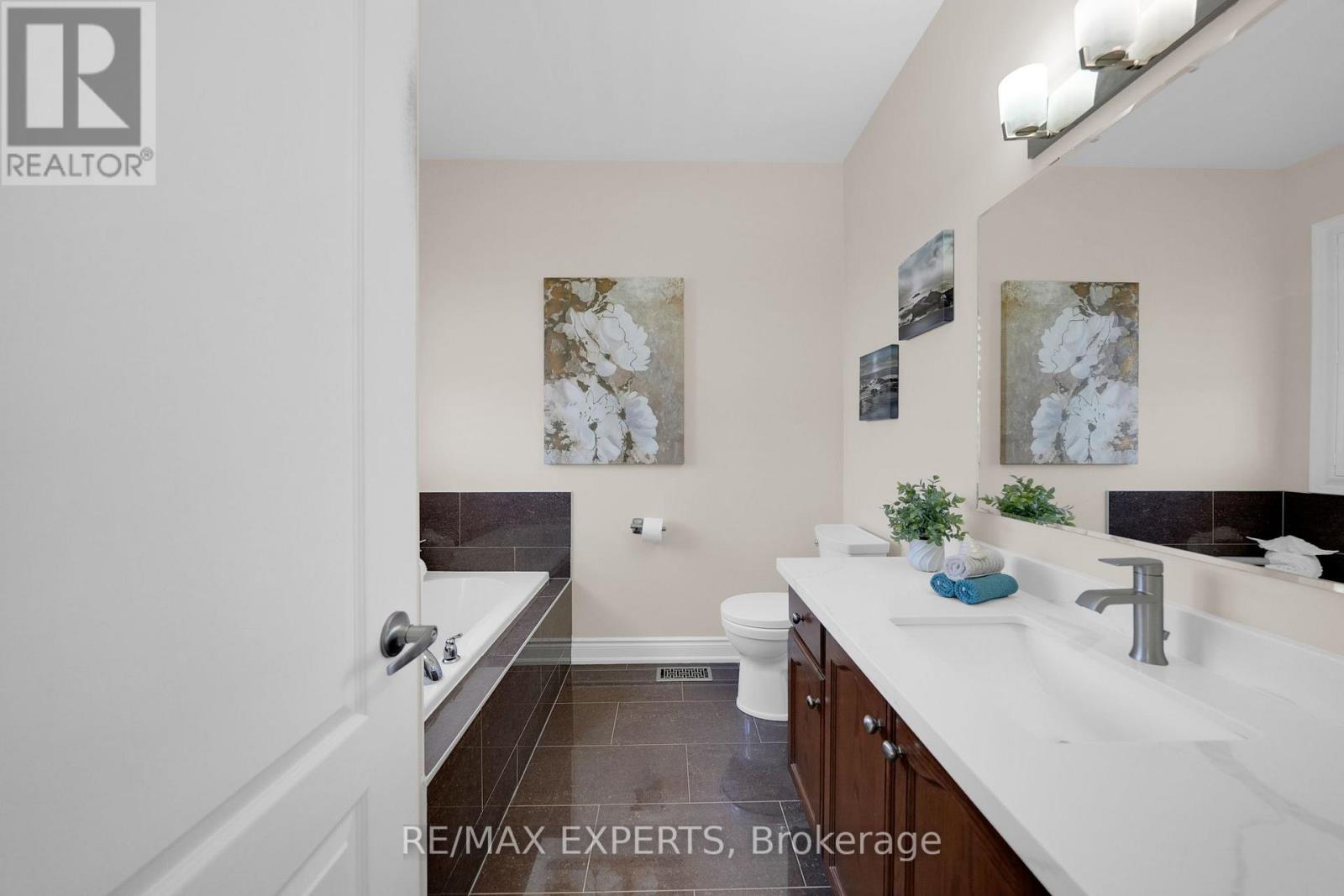 57 Hopkins Crescent N, Bradford West Gwillimbury, Ontario  L3Z 0R7 - Photo 26 - N13483460