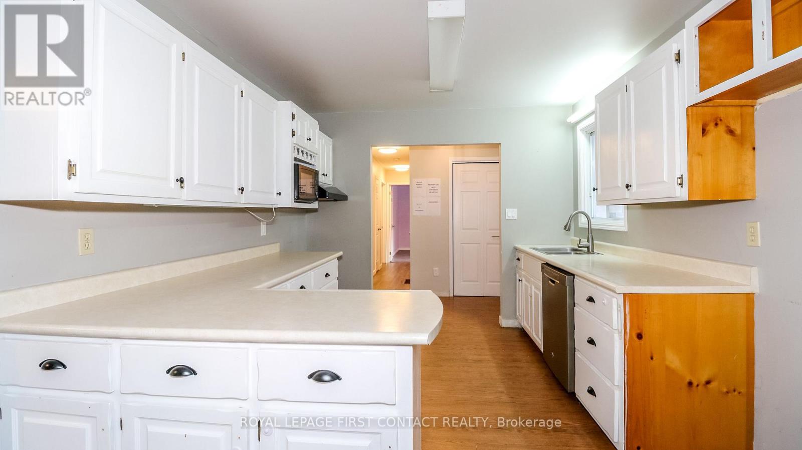 24 Howard Avenue, Tiny, Ontario  L0L 2T0 - Photo 6 - S12408791