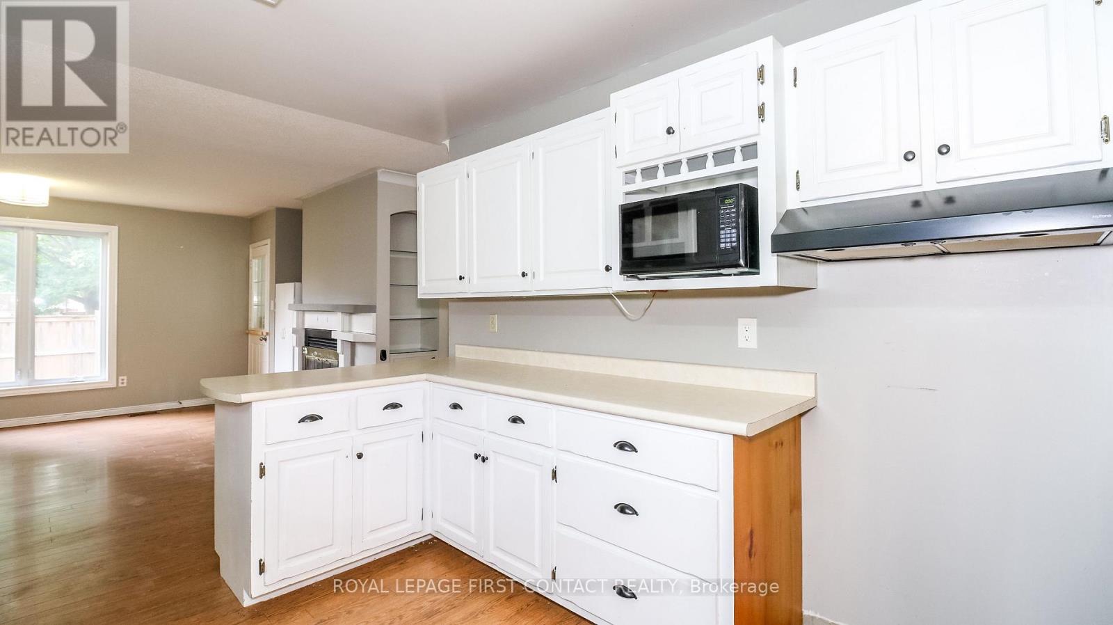 24 Howard Avenue, Tiny, Ontario  L0L 2T0 - Photo 5 - S12408791