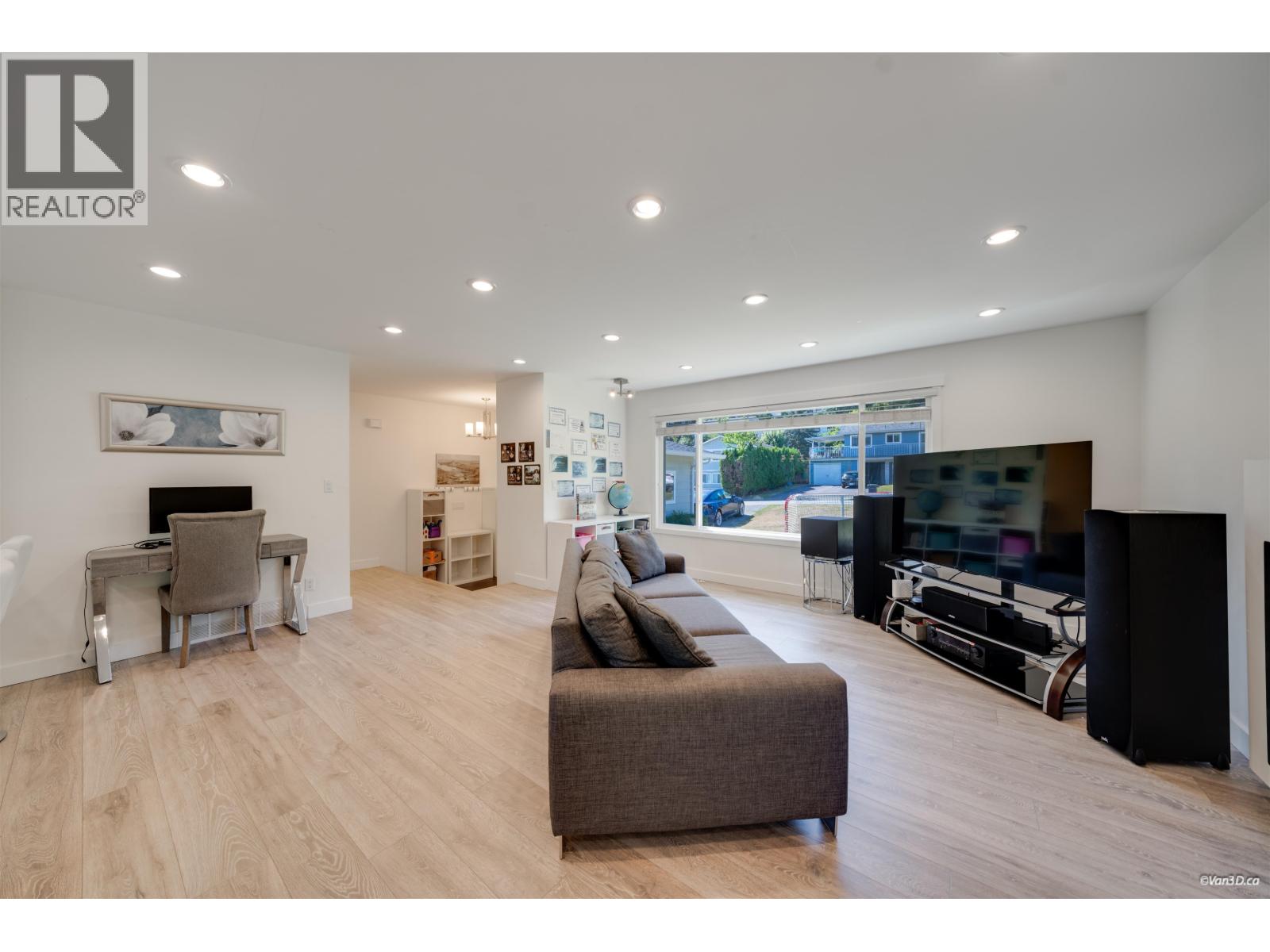 1047 Spar Drive, Coquitlam, British Columbia  V3H 3G9 - Photo 4 - R3151951