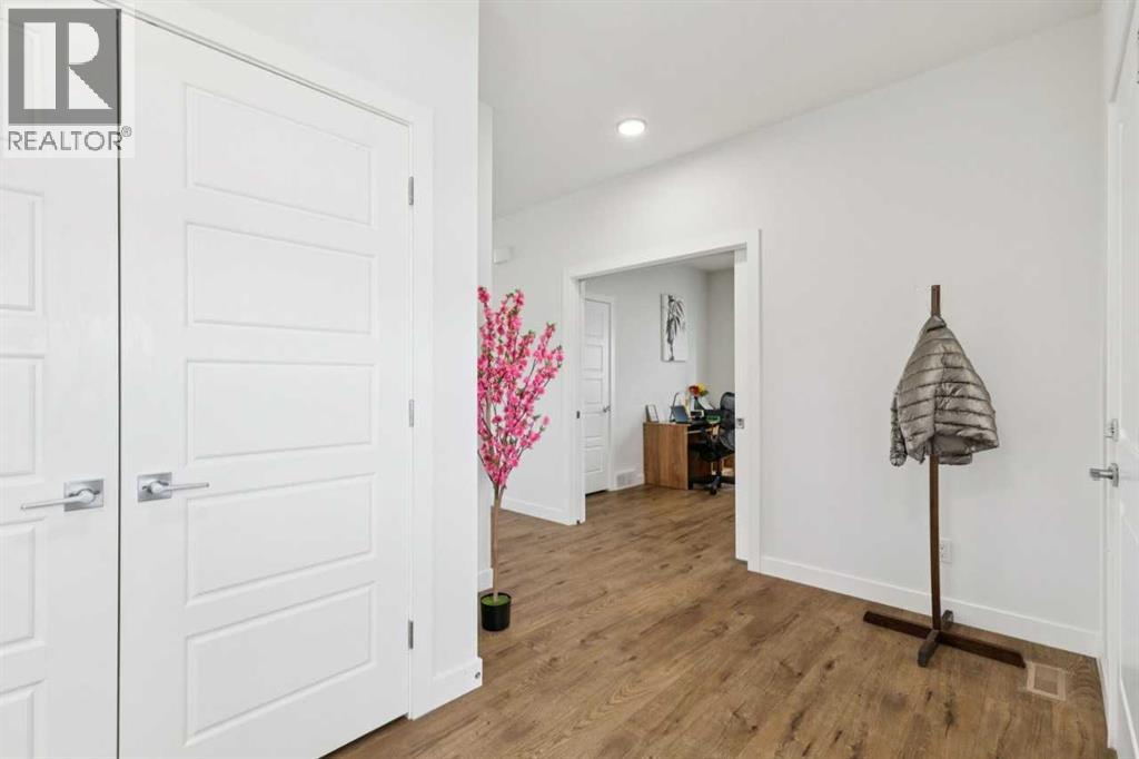 814 Bluerock Way SW, Calgary, Alberta  T2Y 0S4 - Photo 19 - A2313536