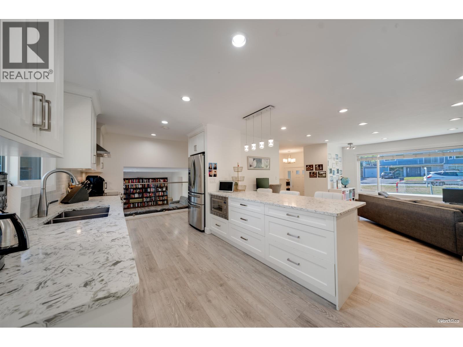 1047 Spar Drive, Coquitlam, British Columbia  V3H 3G9 - Photo 10 - R3151951