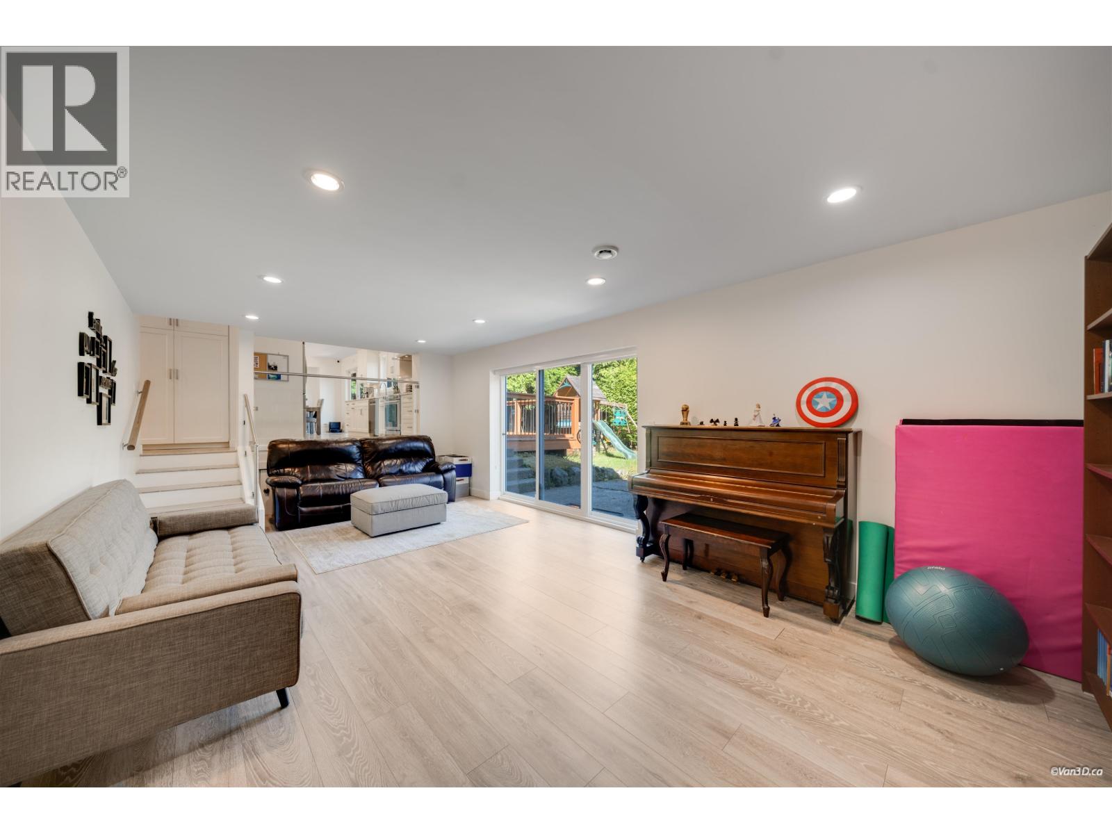 1047 Spar Drive, Coquitlam, British Columbia  V3H 3G9 - Photo 16 - R3151951