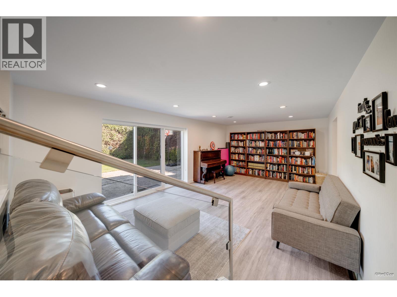 1047 Spar Drive, Coquitlam, British Columbia  V3H 3G9 - Photo 18 - R3151951