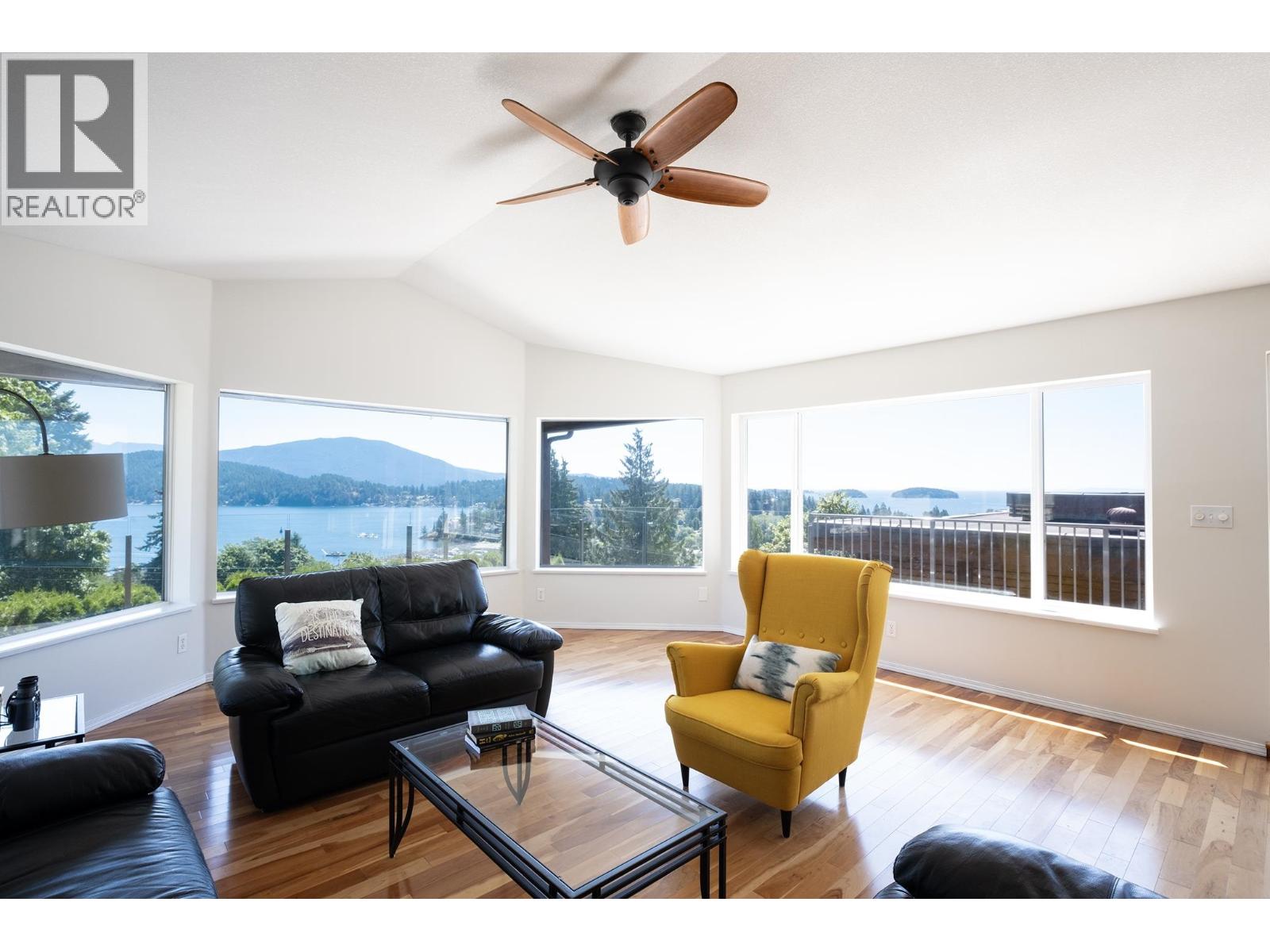 485 Abbs Road, Gibsons, British Columbia  V0N 1V0 - Photo 2 - R3132906